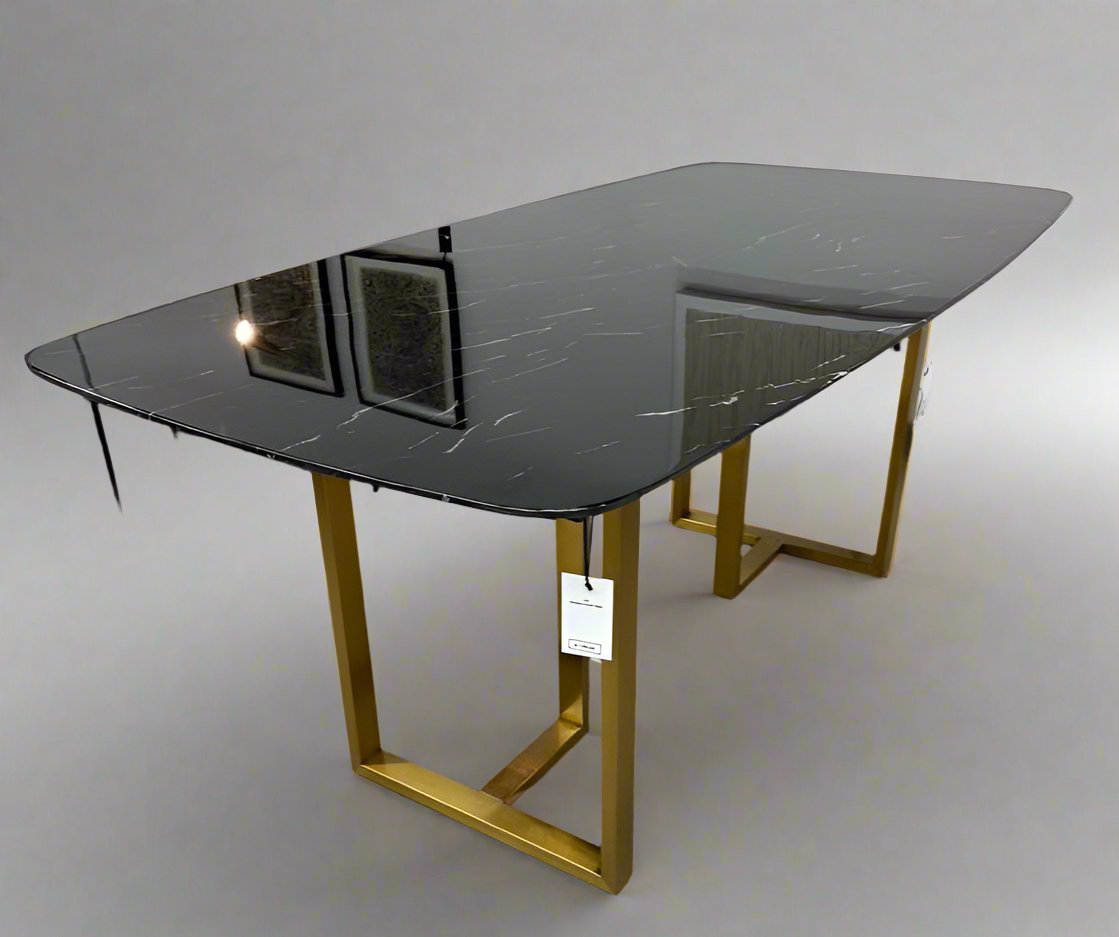 Amatista Dining Table